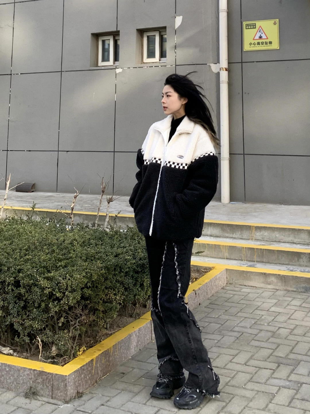 牛仔裤 冬天牛仔裤这样穿才叫洋气,这些搭配简约日常又时髦,谁穿谁美