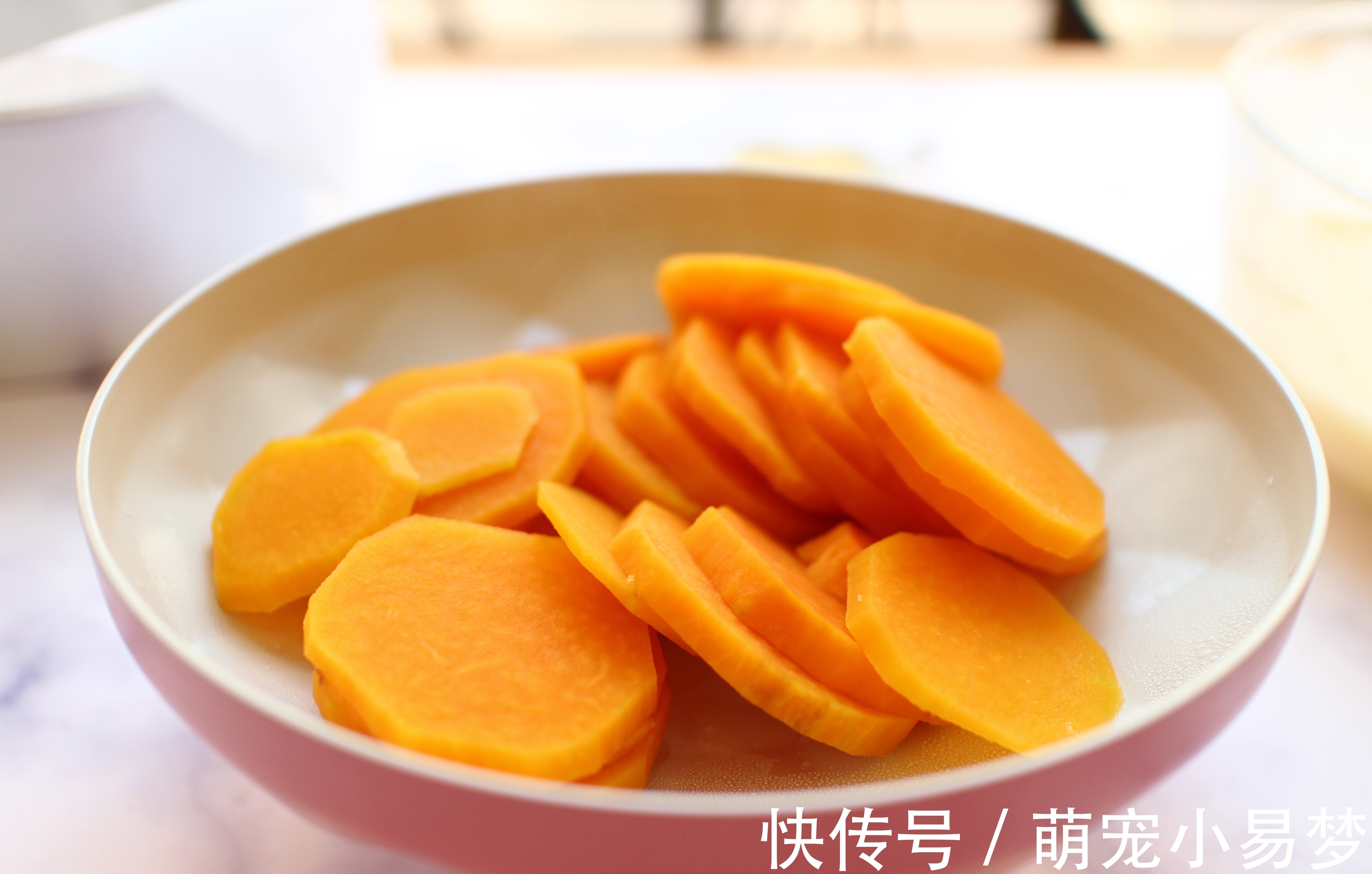 红薯这样做太好吃了，加2个鸡蛋，金黄软糯又香甜，上桌被抢光