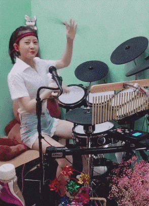 |搞笑GIF：大金毛估计是湖南的，四川重庆吃红辣椒，湖南就爱青椒