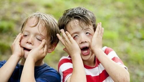 桃子|熊孩子把超市桃子全都戳上一个洞,网友真是妈妈的好“帮手”