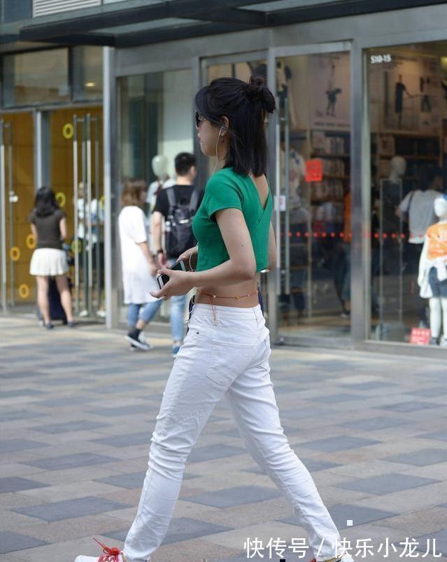 v领 瑜伽裤尽显甜美风格,增添层次美感,怎么搭配也不出错