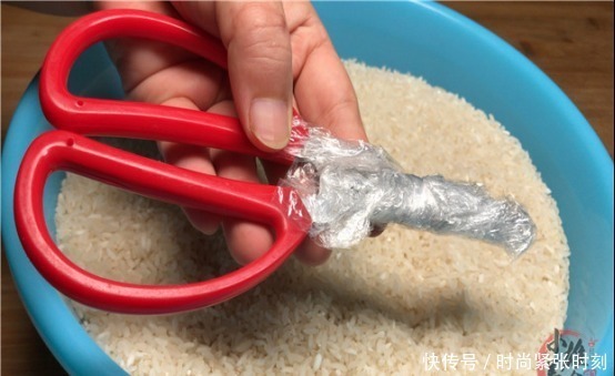 才知道,把剪刀放入大米真的太实用了,一年省下好几百,学到赚到