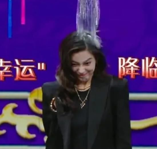 明星淋水暴露真实状态，蔡徐坤没变化，宋亚轩这肤色认真的？