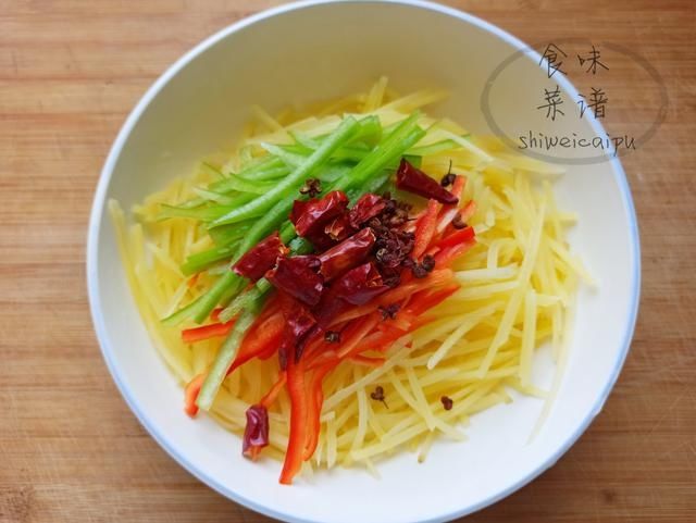 红椒|面馆生意火爆，全凭这5款免费小菜，清口又解腻，掌握方法你也行