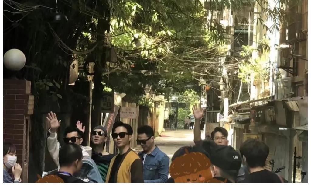 張智霖|明星去菜市場(chǎng)街坊的反應(yīng)很意外，陳小春和張智霖等明星現(xiàn)身廣州錄制節(jié)目