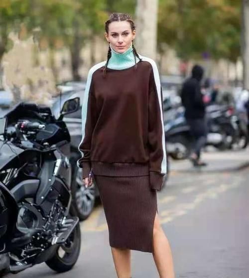 “针织品”成冬季穿搭主流！时髦大气显身材，学这4款搭配就够了