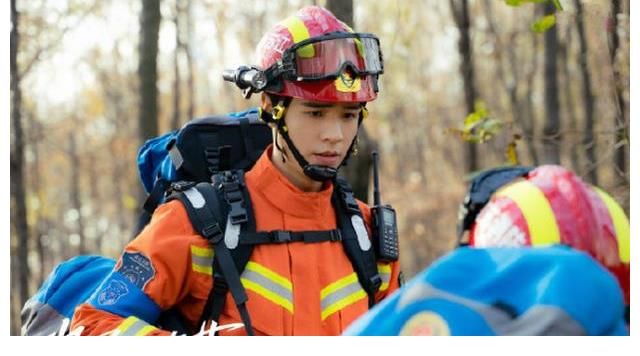 霍言|評分5.7，《你好火焰藍》收官，龔俊張慧雯努力營造儀式感