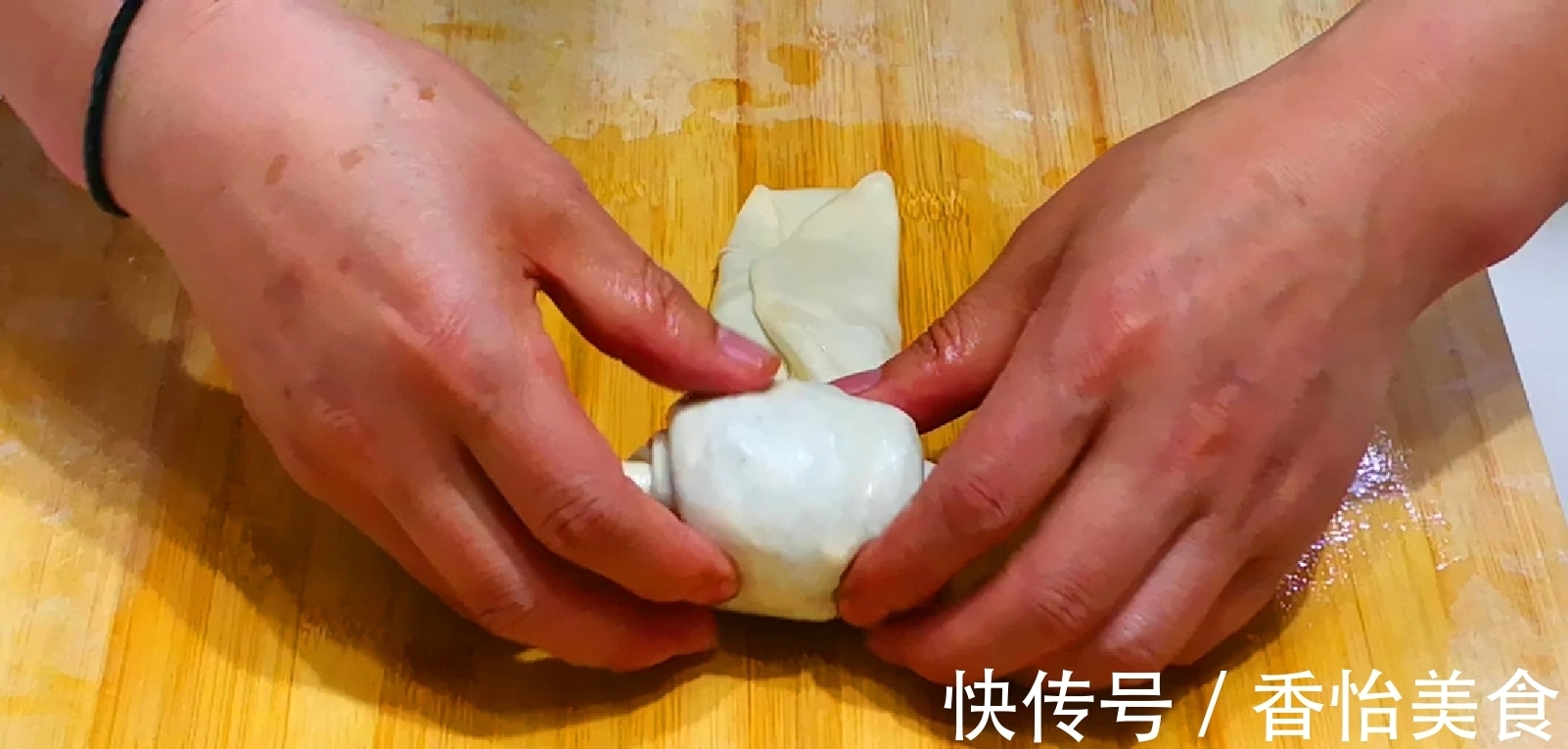 晓峰|韭菜盒子用冷水还是热水和面?学会这方法,皮薄如纸,凉了也很软