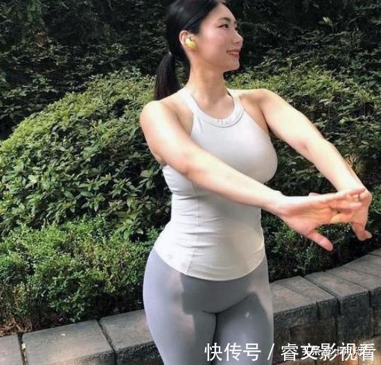 体态|42岁微胖阿姨身材协调均匀,体态健康年轻,收获力量训练的好处