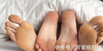 孩子|儿子半夜睁眼,见爸爸打妈妈,便一拳抡过去,气得爸爸想还手