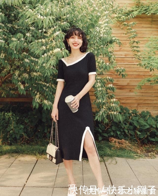 女人味|穿裙子别总配高跟鞋,今夏流行“裙子+低跟鞋”,舒适时髦又气质