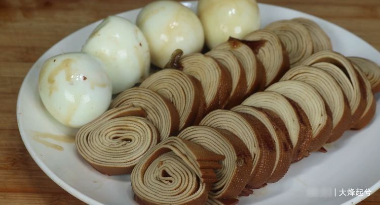 豆腐皮的做法绝了,出锅流口水了,简单又便宜,家里来客人必备