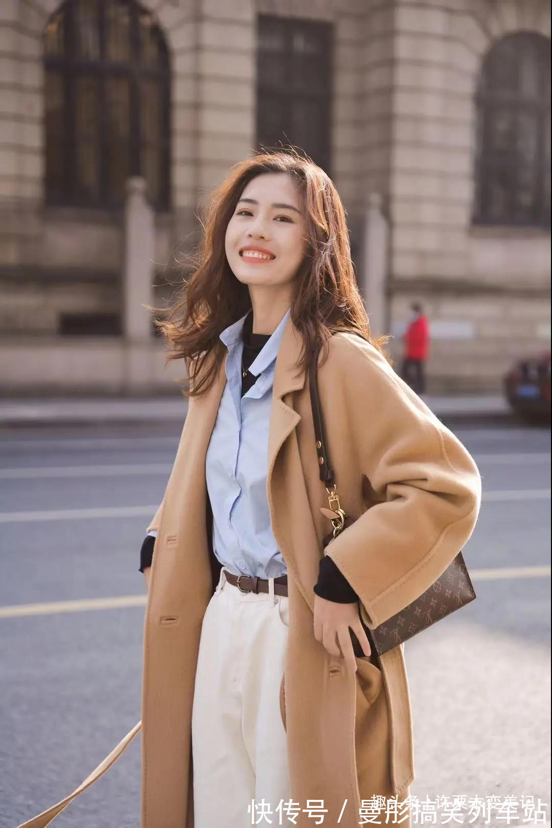 包包 今年流行“1+1”穿搭,时髦显瘦还优雅,笑笑博主都在穿!