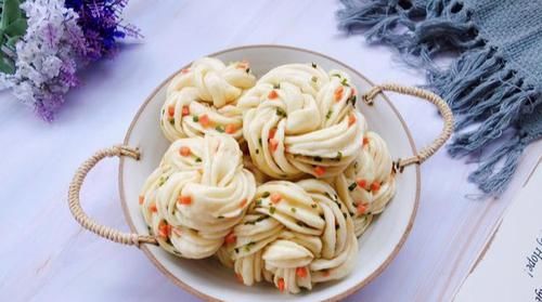 花生油|早起10分钟，做2笼小花卷，咸香柔软，搞定全家早餐主食