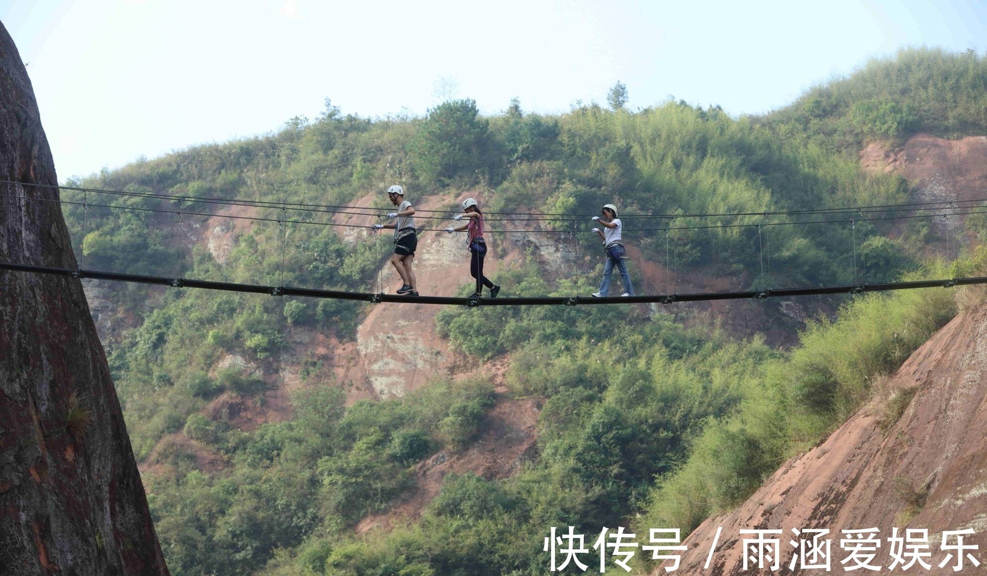 李姝|共赏好风景｜张家界的别样“打开方式”：飞拉达攀岩，一场和山的较量！