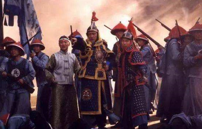 大笑|康熙一生最大的敌人,三次亲征为了他,此人去世康熙直接跪下大笑