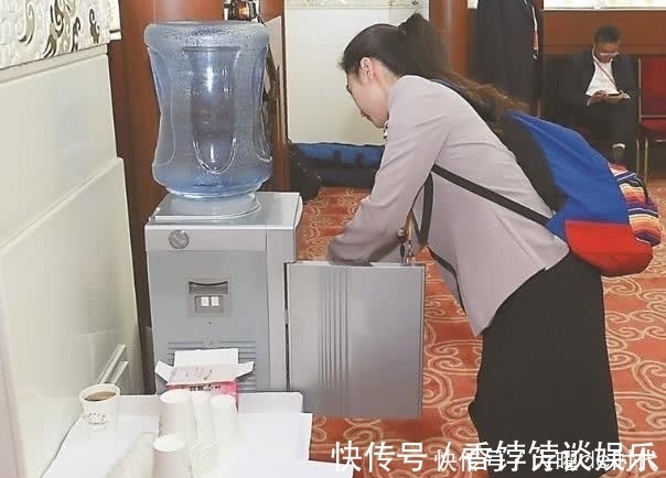 地下水|喝水时,一半热水加一半凉水,对身体有影响吗?看完你就知道了!