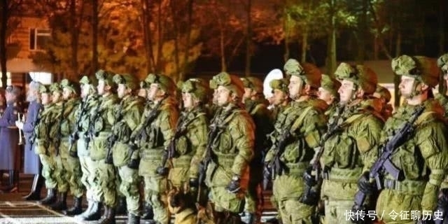 伞兵|俄军90名伞兵血战2500名叛军,84人阵亡6人重伤,普京下跪献花