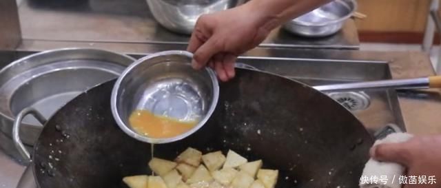 鸡蛋|1块豆腐,2个鸡蛋,不用水不用面,没想这么做如此好吃,太香了