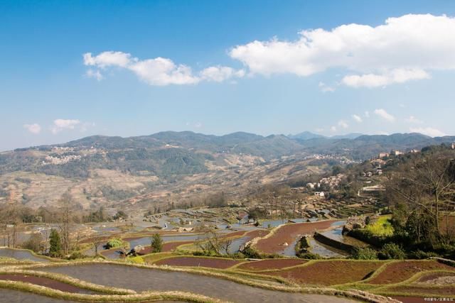  天梯|诗词:谁把天梯搬来此，层层码到彩云边