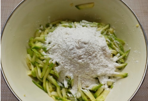 配上|冬天把这菜蒸一蒸,原滋原味,营养又补钙,配上蘸料一盘不够吃