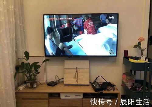 衣柜|60平小公寓,被老公改成2室2厅,满意的是阳台的小卧室