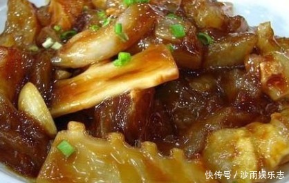  鲜红|颜色鲜红，清淡爽口，百姓家常菜，喜欢吃肉妈妈的可以尝试一下！