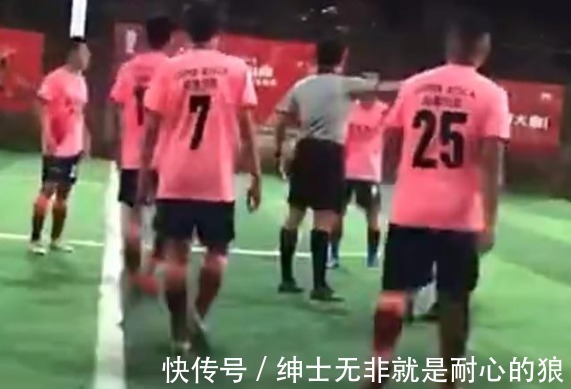 球员|国内足坛又现暴力冲突!球员因对判罚不满,一巴掌将裁判打晕在地