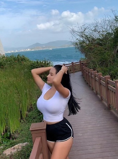 性感 时尚女人被姐姐身材性感到了,千娇百媚仙姿玉色,心动的感觉