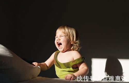 窝里横|孩子在家是“小霸王”?出门秒变“怂”,那你一定要知道4个原因