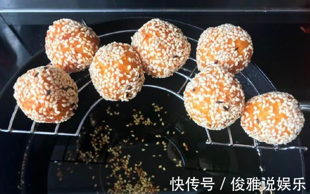 红薯新吃法,不用一滴水,外酥里糯,家人特爱吃,上桌就抢光
