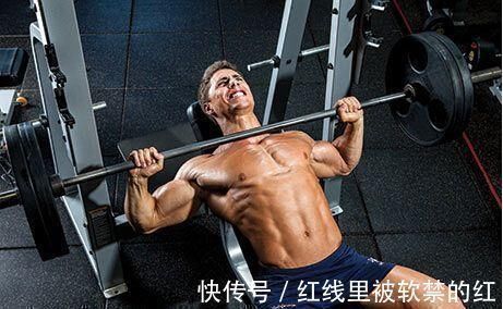 肩胛骨|几个卧推的小贴士,提升感受度,让训练效果更佳