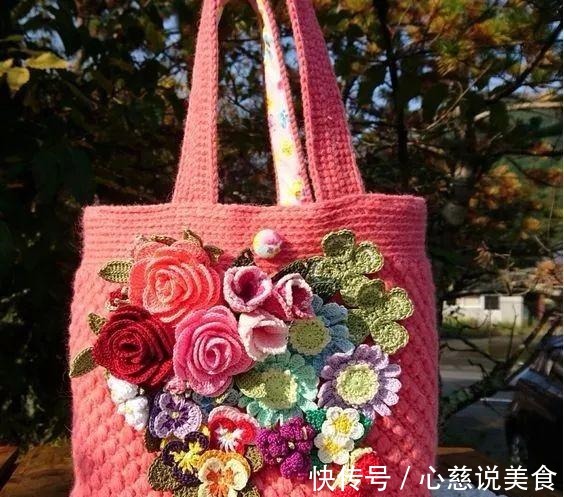 包包$55款超美的钩花包包,只要会钩不同的花,拼缝在一起,就能做出