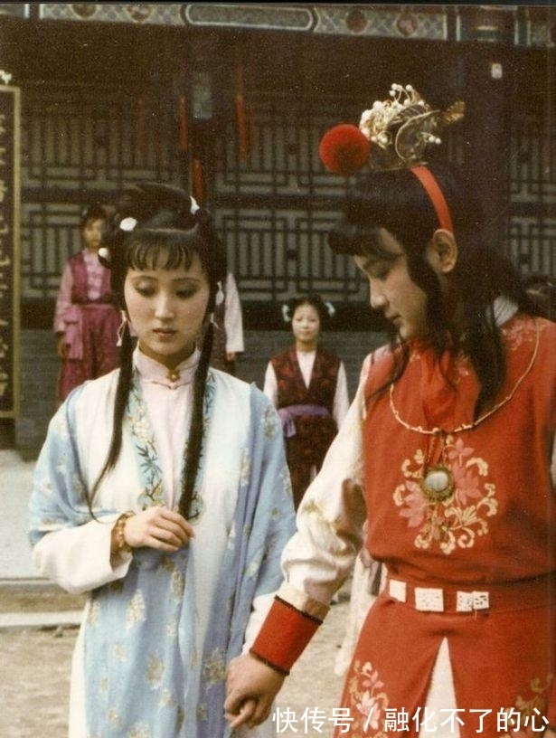 舜妃|凤姐这句话暗示林黛玉最终当了王妃, 林妹妹嫁给了贾宝玉还是北静王?