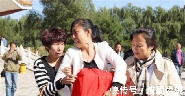 下联#火葬场有幅对联,上联“早来晚来早晚得来”,下联则让人很不舒服