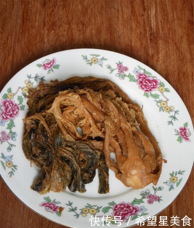 滑肉|四川酸菜滑肉的做法,肉片细嫩爽滑,汤酸辣可口,孩子一次吃三碗