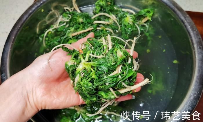 冬天,遇见此菜别手软,一次多囤点,放冰箱冻起来,过阵子就少了