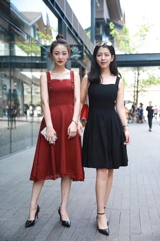 高跟鞋|街拍：温柔小女人穿搭，哪位小姐姐最适合