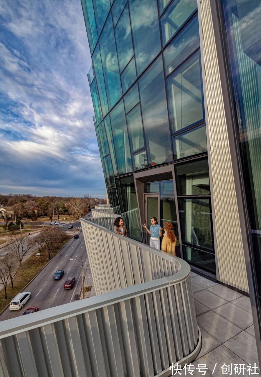 h“海参”公寓楼:国王林荫大道100号/Studio Gang