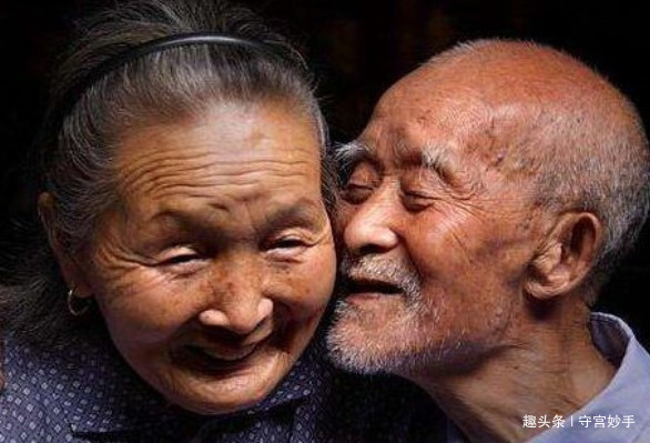 特征|“衰老很慢”的女人，一般会有三个特征，为了甜头男女都该了解