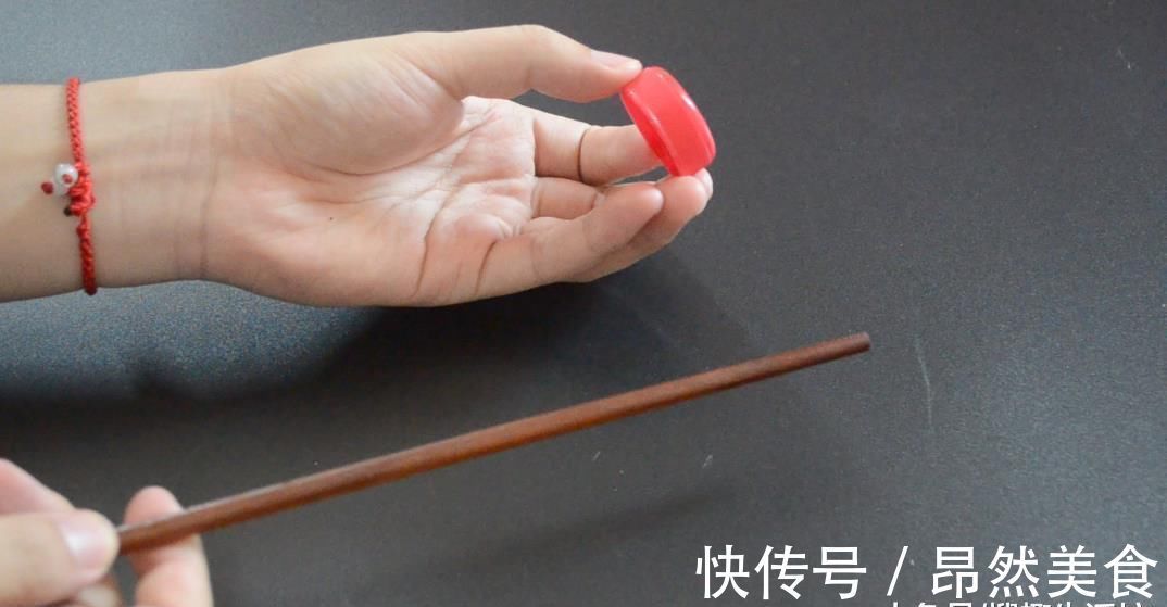 瓶盖上面戳一个洞, 没想到作用这么大, 看完你会感谢我的