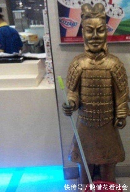 |幽默笑话:下班坐公交,听到一个男人对他儿子说……