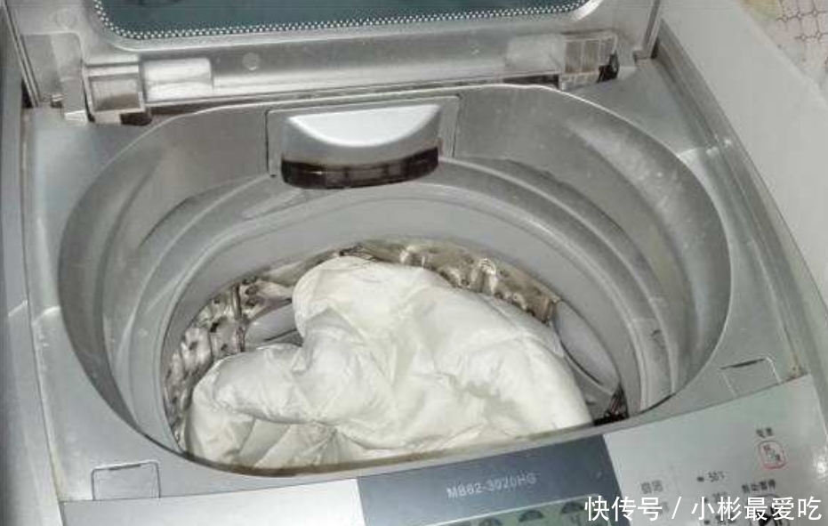 干洗店老板:羽绒服有“3不洗”,好多人做错,难怪变薄还不保暖