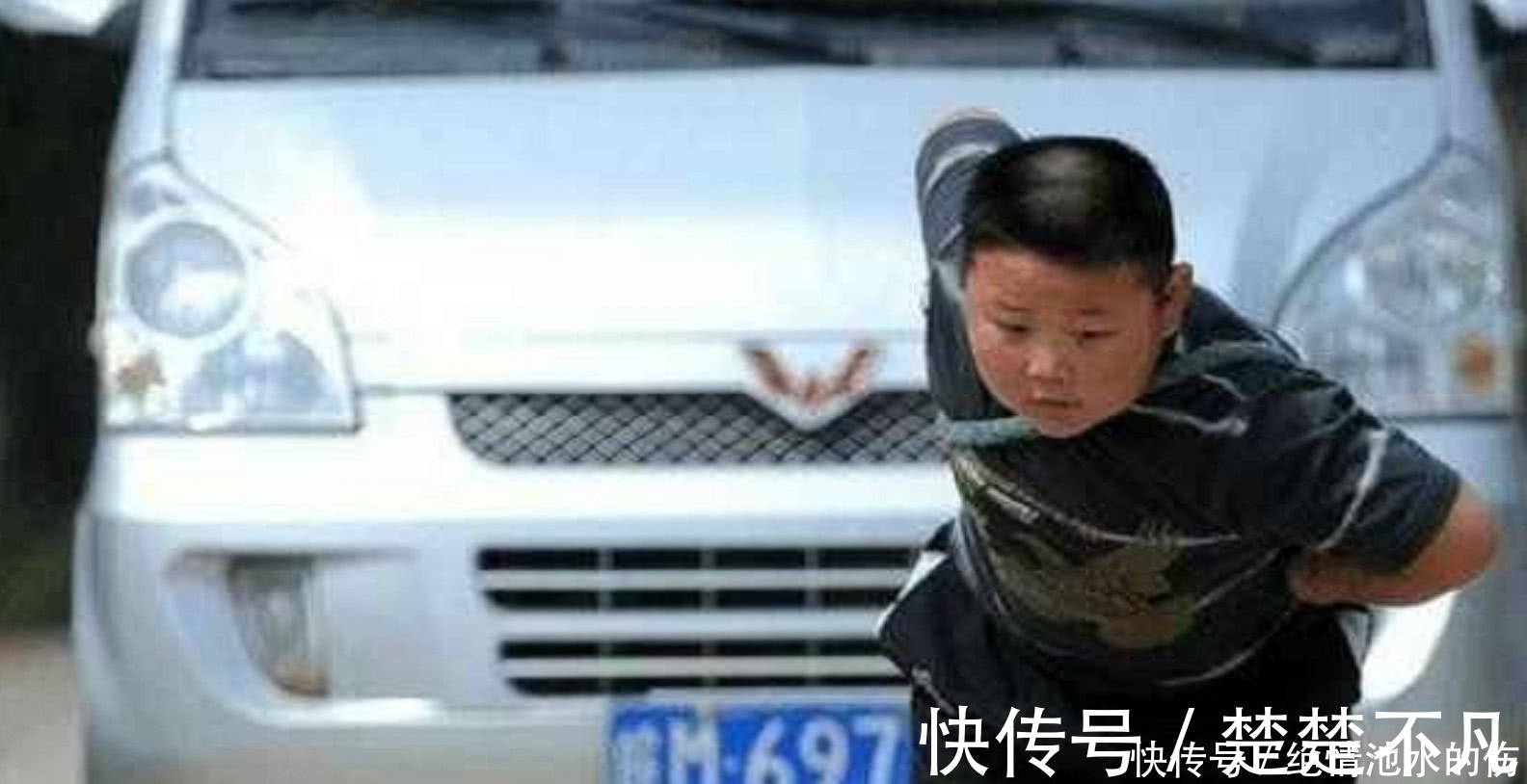 篮球队|全球“大力士”的小孩:小小年纪强壮的肌肉,掀起衣服大家不淡定