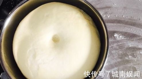 馒头|蒸馒头时，发面只加酵母就“废”了这么做18分钟发满盆，真香