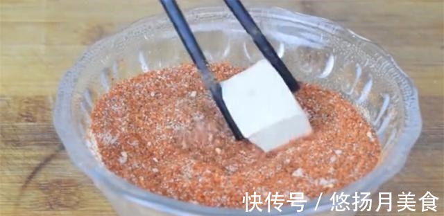 豆腐别炒了,试试这样做,简单几步,美味又下饭,放上半年都不坏!