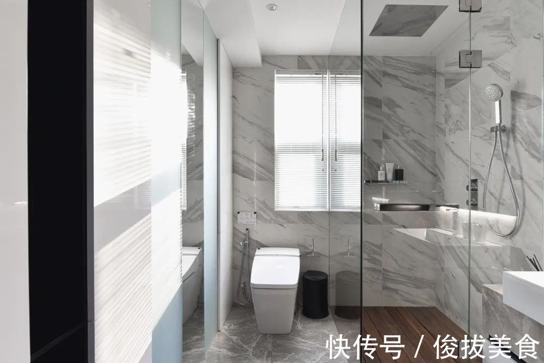 优雅|180㎡现代简约,卫生间用玻璃墙?设计太大胆!是否有点奔放?