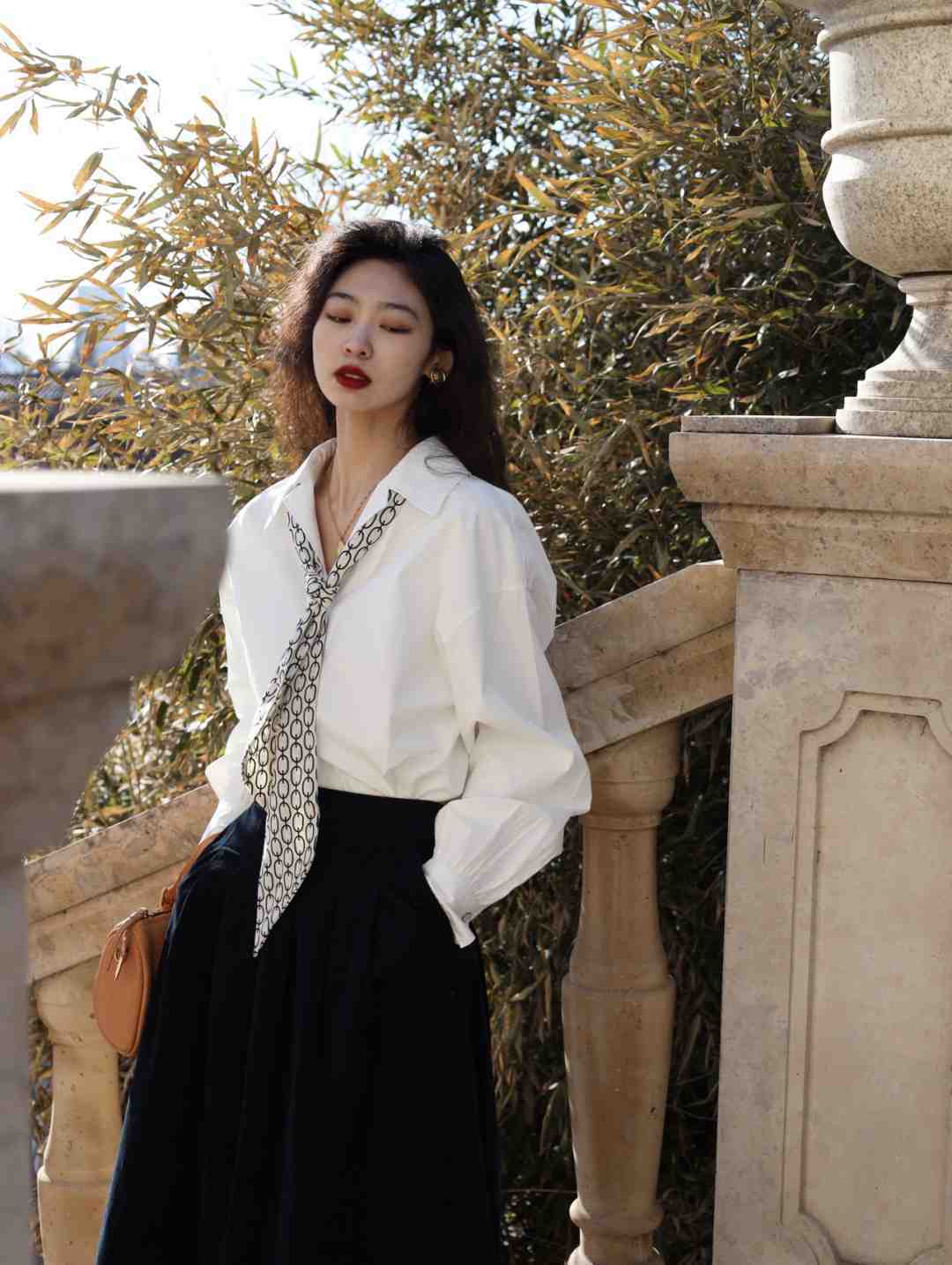 牛仔衬衫|别老穿烂大街的牛仔衬衫了,早春选择这“三款”,精致又洋气