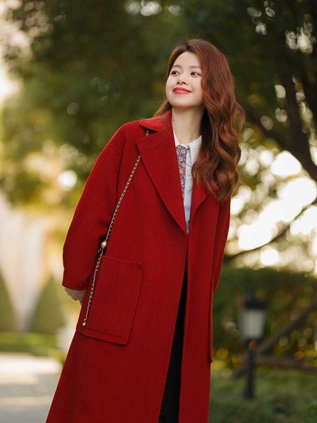 红色|穿大衣,你可以选择“红色大衣”更时髦?时髦精们告诉你答案