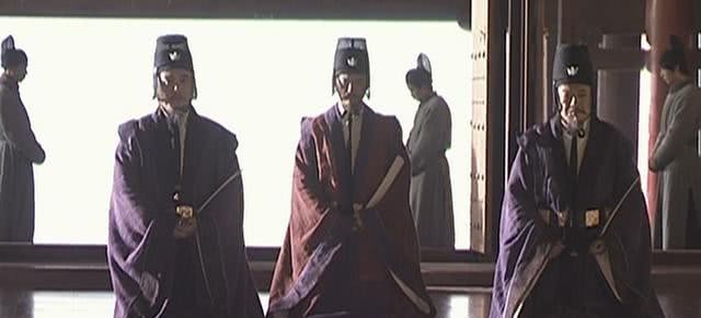 初年|在唐朝初年的尚书省,“左仆射”和“右仆射”哪个官更大?